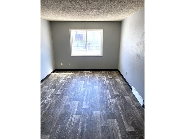 More Photos Of 905 E Fifth St, Blue Earth Apartments For Sale