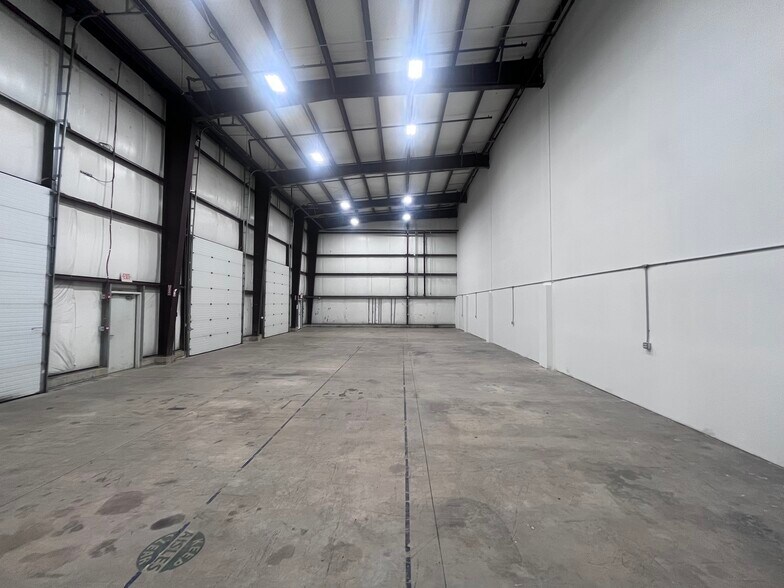 More Photos Of 99 Ledge Rd, Seabrook Warehouse For Lease