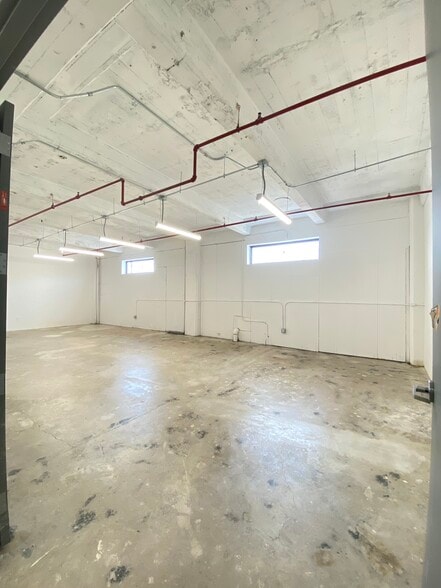 More Photos Of 901 E 31st St, Los Angeles Manufacturing For Lease