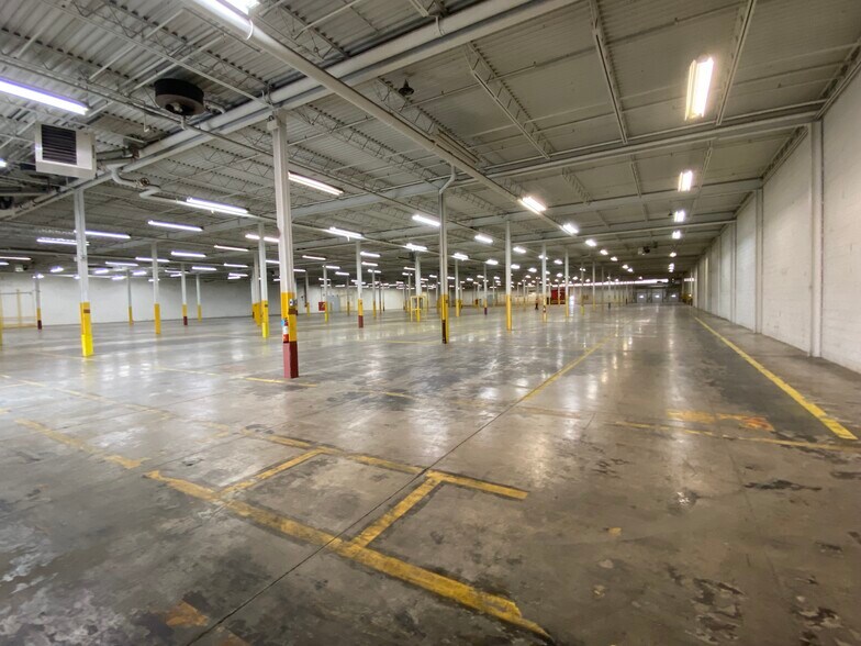 More Photos Of 51-61 Rexdale Blvd, Toronto Distribution For Lease