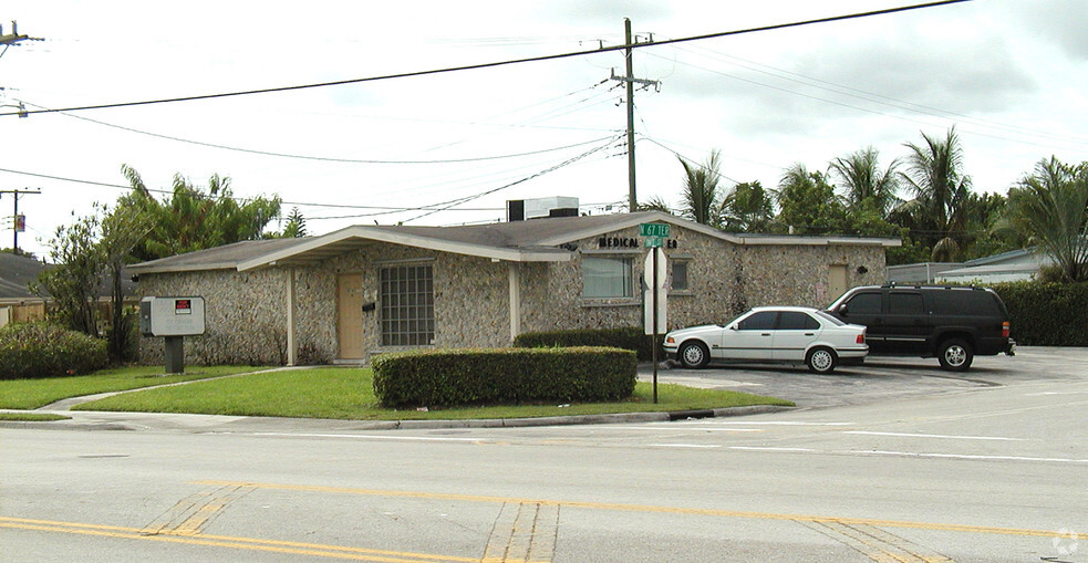 Primary Photo Of 6780 Taft St, Hollywood Medical For Sale