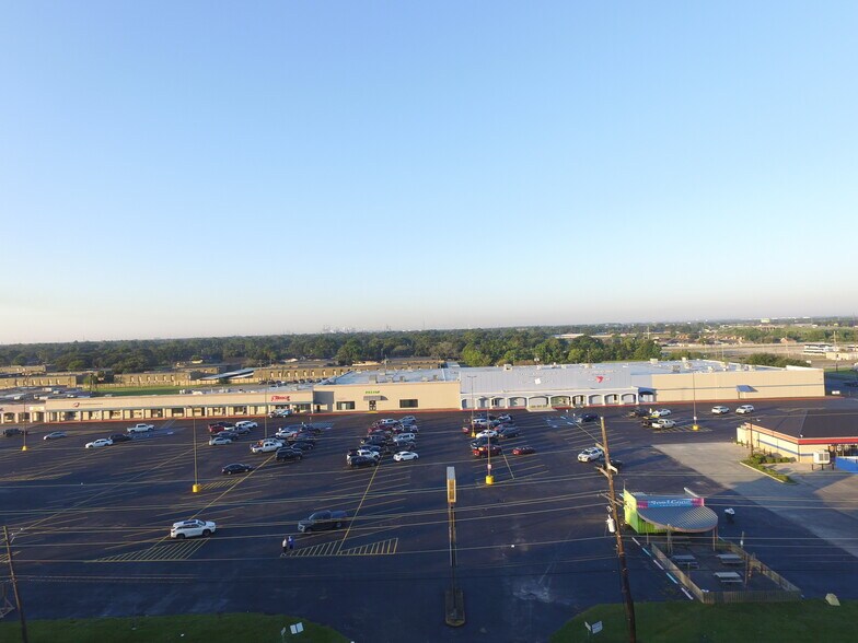 More Photos Of 3719-3931 N Twin City Hwy, Port Arthur Storefront Retail Office For Lease