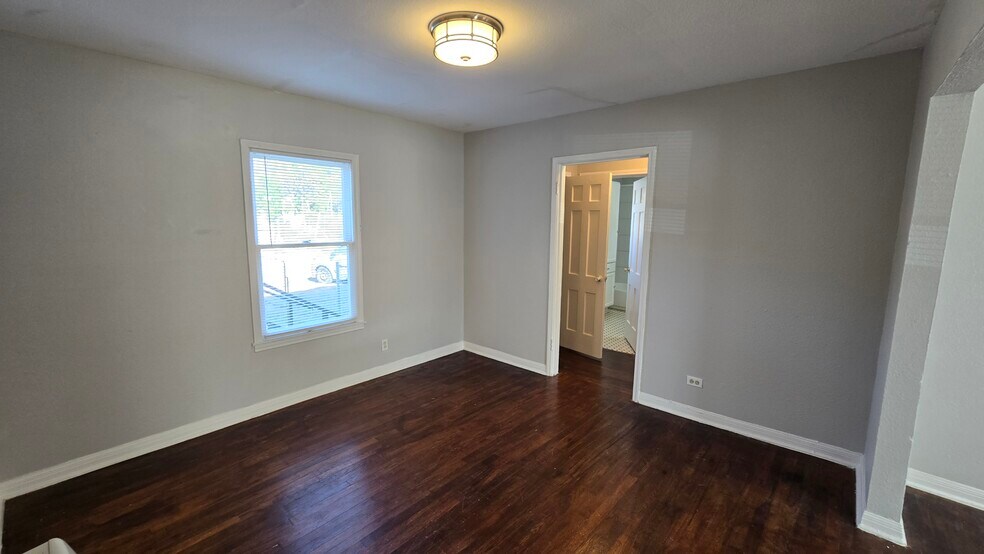 More Photos Of 323 Claremont Ave, San Antonio Multifamily For Sale