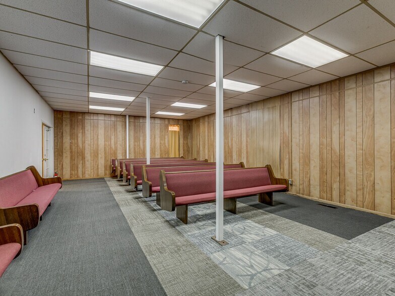 More Photos Of 111 N 4th St, Seminole Office For Sale