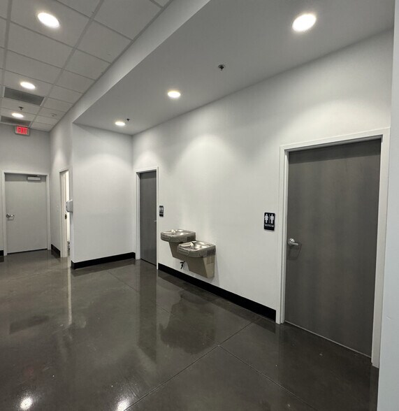 More Photos Of 660 Garden Commerce Pky, Winter Garden Warehouse For Sale