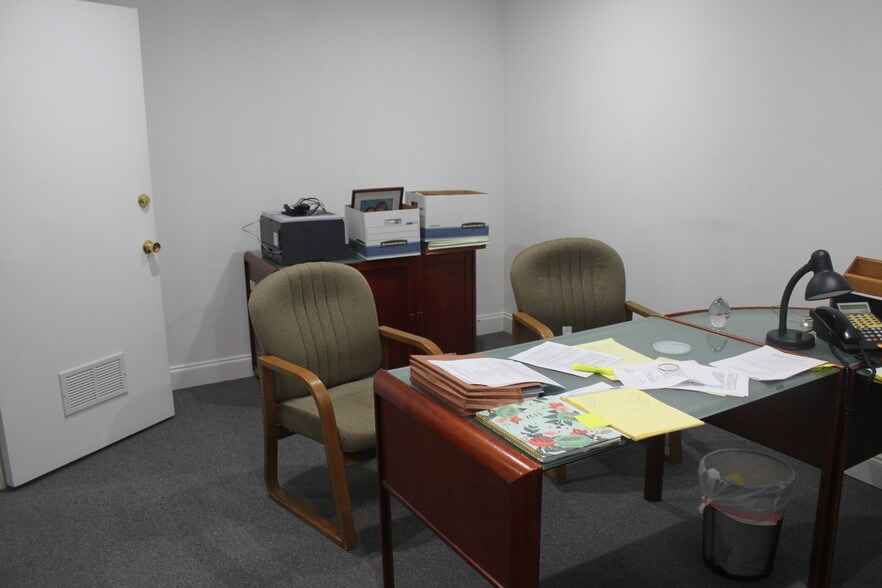 More Photos Of 2475 Hollywood Blvd, Hollywood Office For Lease