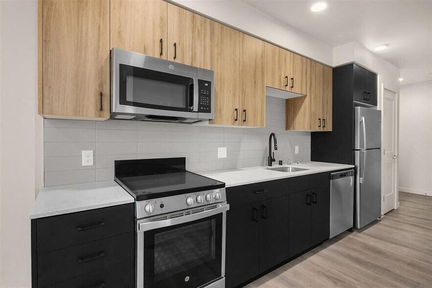 More Photos Of 513 1st Ave N, Seattle Apartments For Lease