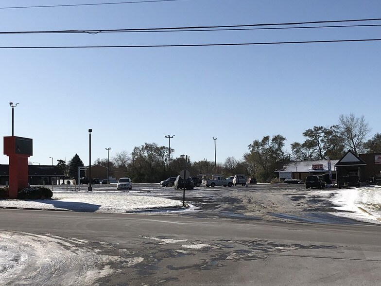 More Photos Of 21 Boulder Hill Pass, Montgomery Land For Lease