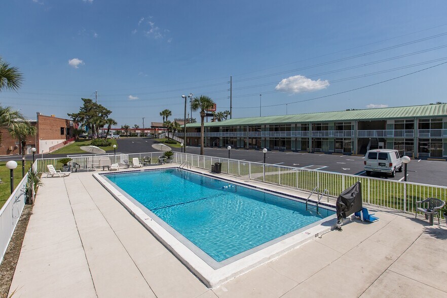 More Photos Of 178 SW Florida Gateway Dr, Lake City Hotel For Sale