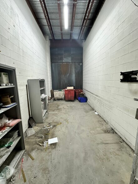 More Photos Of 205 E 1st Ave, Roselle Warehouse For Lease