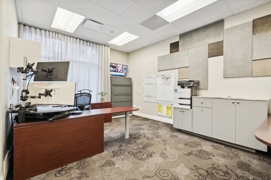 More Photos Of 934 6 Av SW, Calgary Storefront Retail Office For Lease