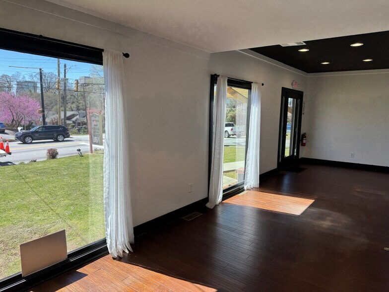 More Photos Of 301A E Stone Ave, Greenville Office For Lease