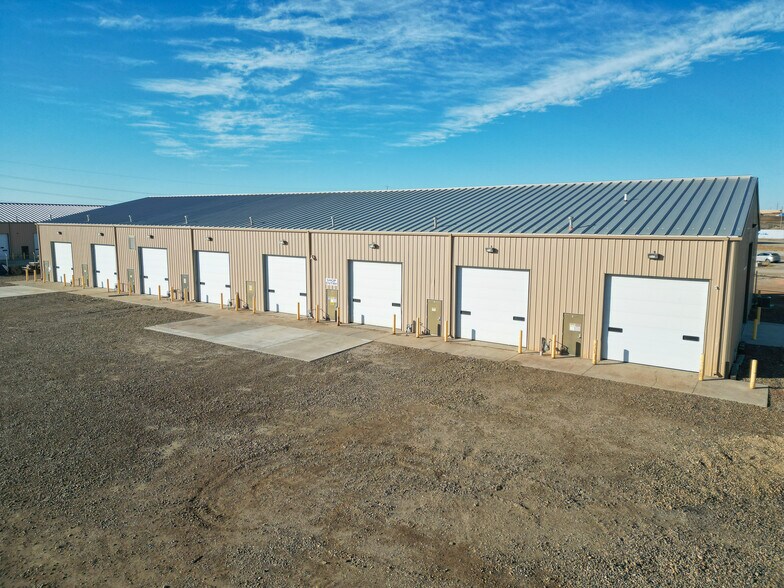 More Photos Of 5066 Owan Industrial Park Dr, Williston Warehouse For Lease