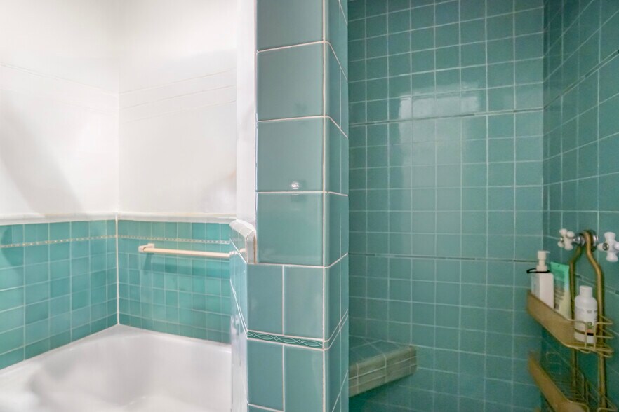 More Photos Of 7063 Lanewood Ave, Los Angeles Apartments For Sale