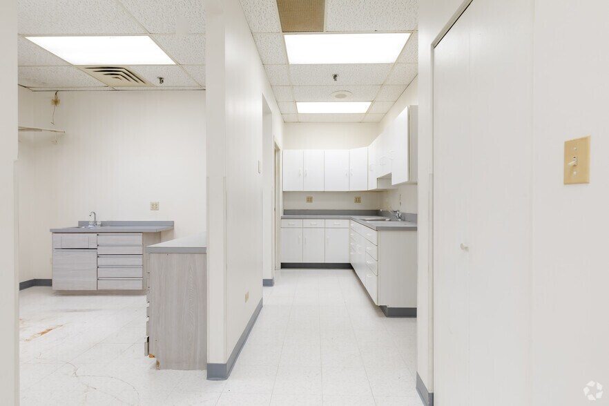 More Photos Of 3060-3080 Ogden Ave, Lisle Unknown For Lease
