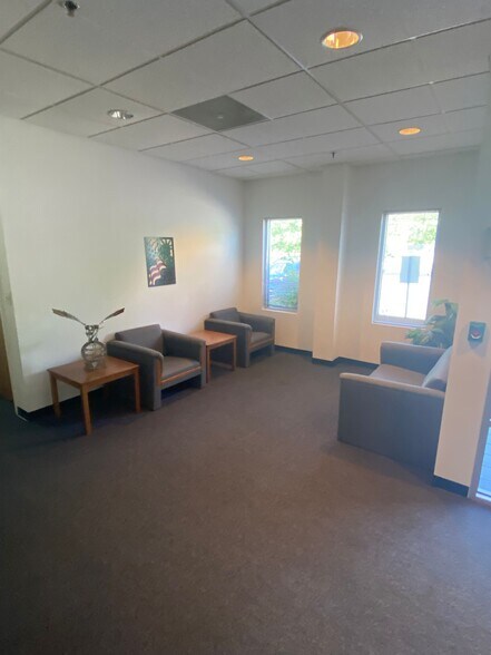 More Photos Of 1009-1013 SE Browning Ave, Lee's Summit Research And Development For Lease