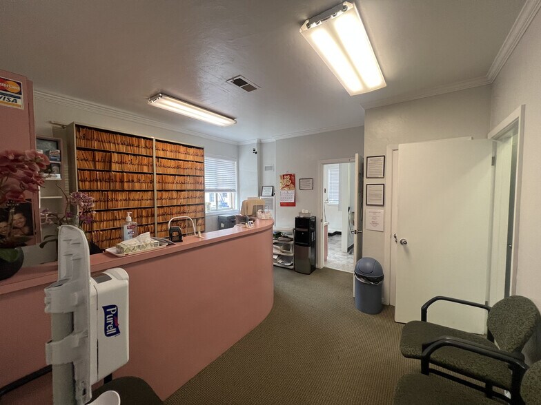 More Photos Of 160 Waverly Pl, San Francisco Storefront Retail Office For Lease