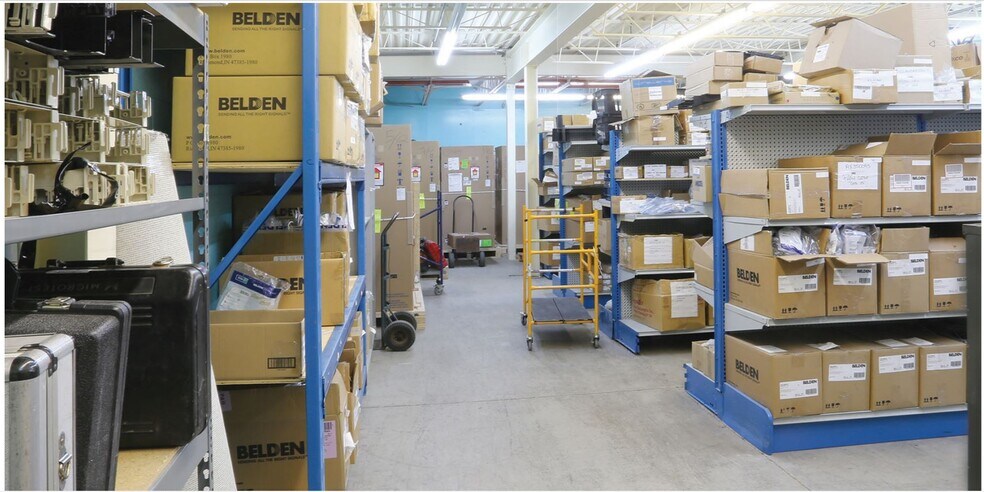 More Photos Of 9260-9300 Blvd Henri Bourassa W, Montréal Flex For Lease