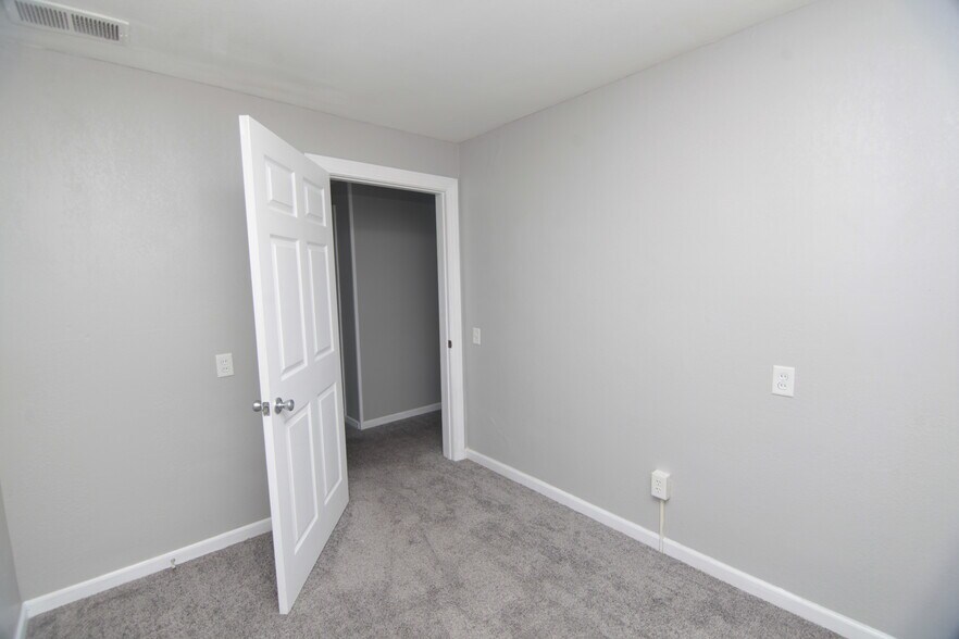 More Photos Of 124 3rd Ave W, Milan Office For Sale