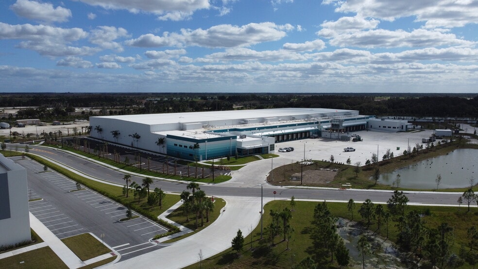 More Photos Of 2651 SW Waterside Way, Stuart Unknown For Lease