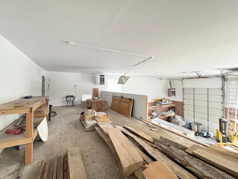 More Photos Of 3368 E Hwy 101, Port Angeles Showroom For Sale
