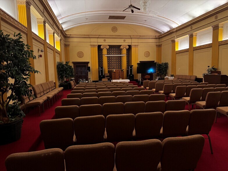 More Photos Of 875 E Main St, Rochester Flex For Lease
