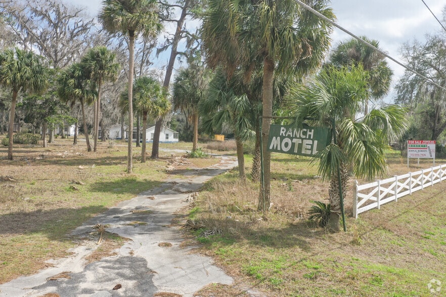 More Photos Of 18585 N US Highway 441, Reddick Hotel For Sale