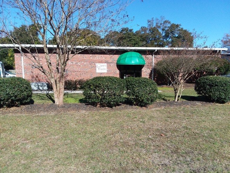 More Photos Of 423 Shipyard Blvd, Wilmington Light Distribution For Lease