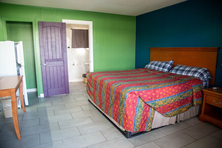 More Photos Of 539 S Main St, Baxley Hotel For Sale