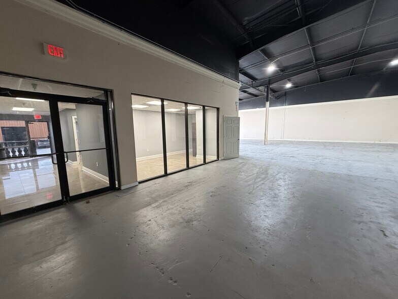 More Photos Of 11300 Space Blvd, Orlando Unknown For Lease