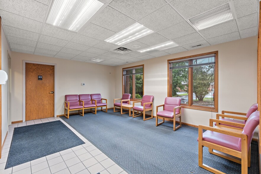 More Photos Of 1651-1657 Thornapple Way, Valparaiso Medical For Lease