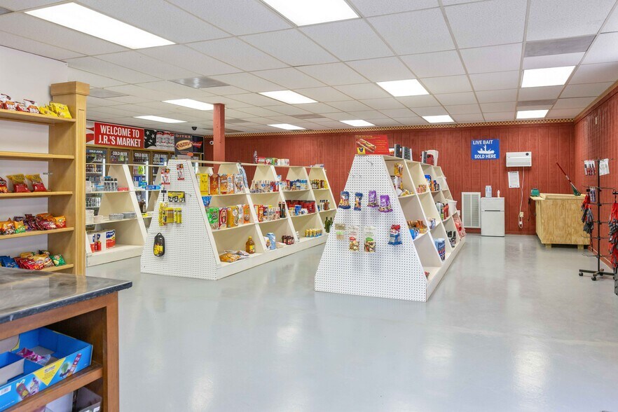 More Photos Of 7386 Mt Carmel Rd, Decaturville Convenience Store For Sale