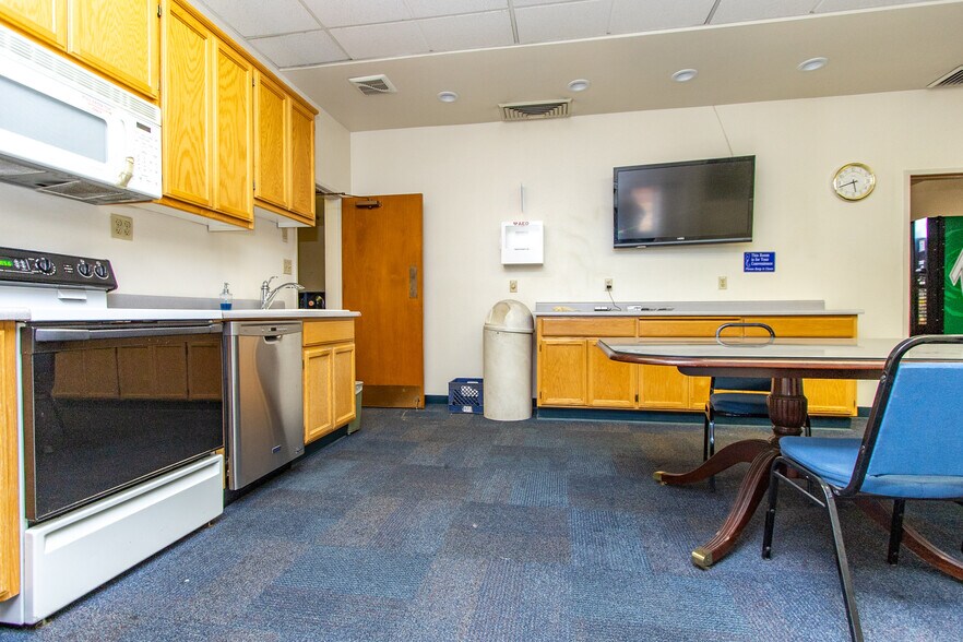 More Photos Of 971 E Broadway Ave, Atwater Office For Lease