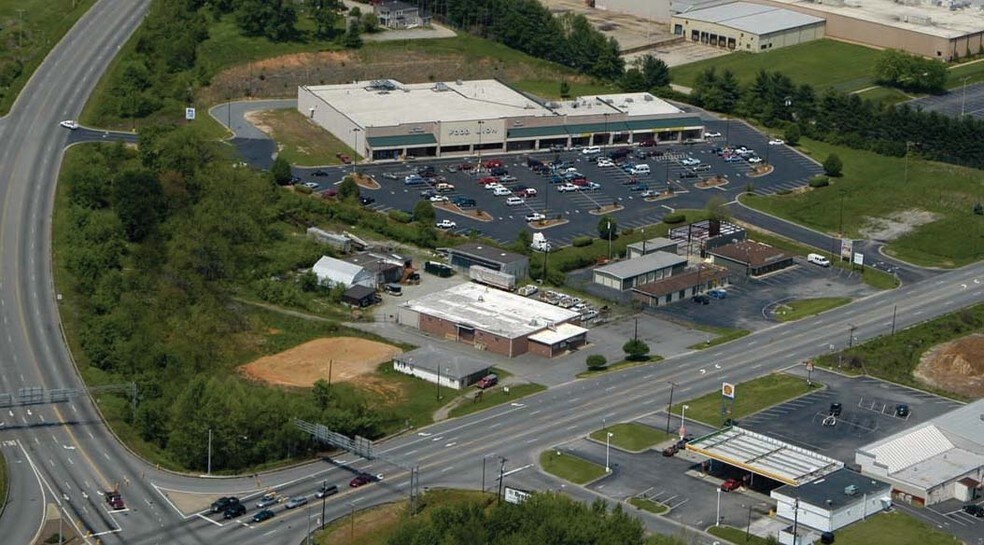 More Photos Of 2116 Morganton Blvd, Lenoir Unknown For Lease