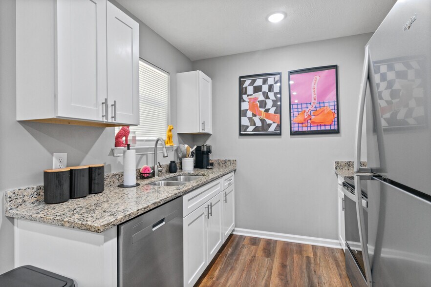 More Photos Of 21 Lost Ln, McEwen Apartments For Sale