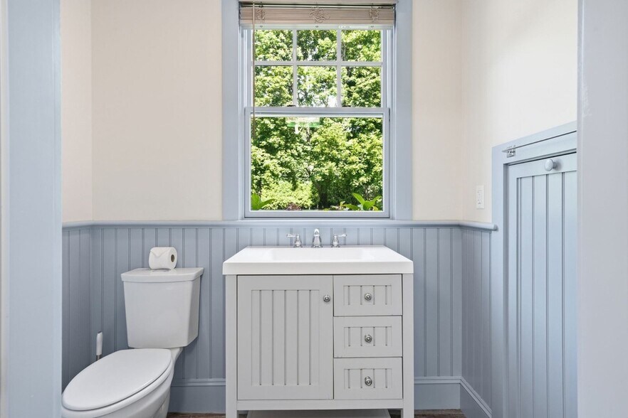 More Photos Of 148 Katama Rd, Edgartown Flex For Sale