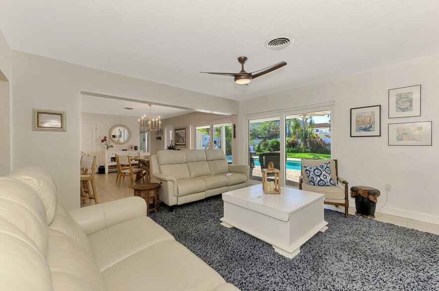 More Photos Of 400 Nokomis Ave S, Venice Specialty For Sale