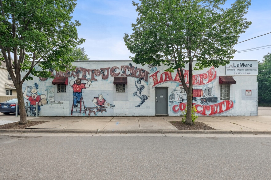 More Photos Of 714 18 1/2 Ave NE, Minneapolis Service For Lease
