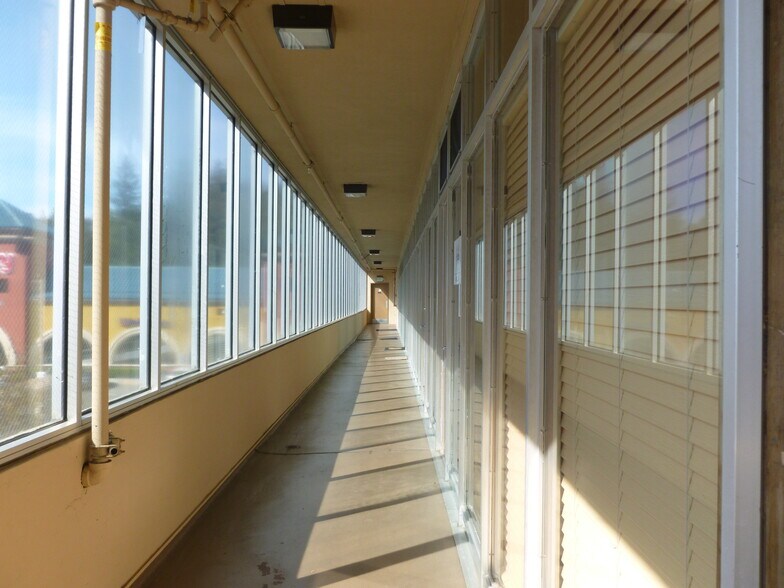 More Photos Of 1955-1969 Mountain Blvd, Oakland Storefront Retail Office For Lease