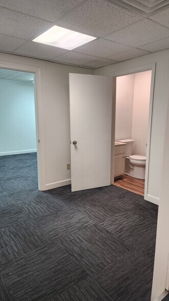 More Photos Of 705 Ridgeway Ave, Shelbyville Flex For Sale