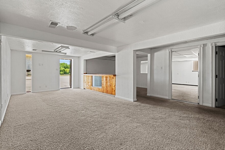 More Photos Of 621 Industrial Blvd, Grapevine Distribution For Lease