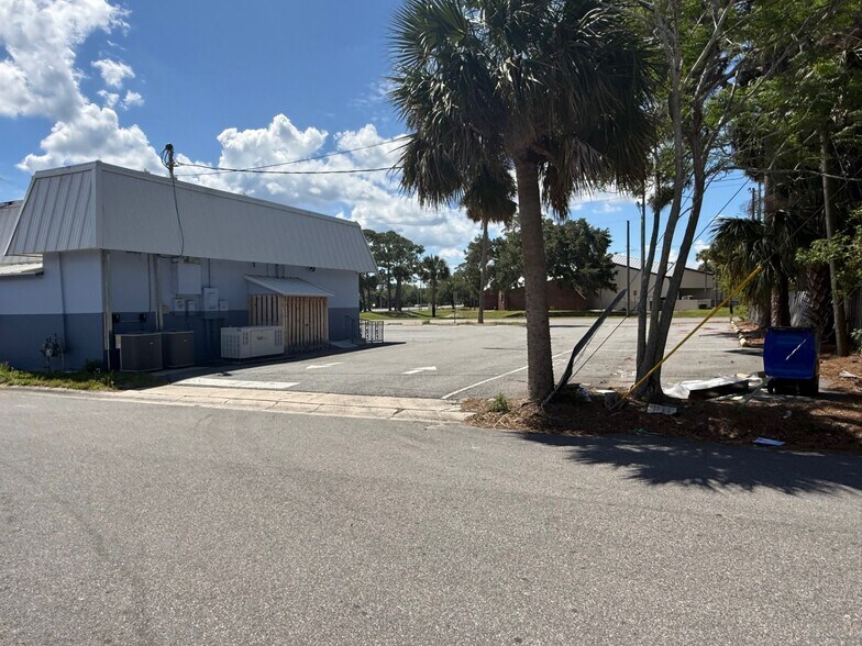 More Photos Of 2916 S Washington Ave, Titusville Freestanding For Sale