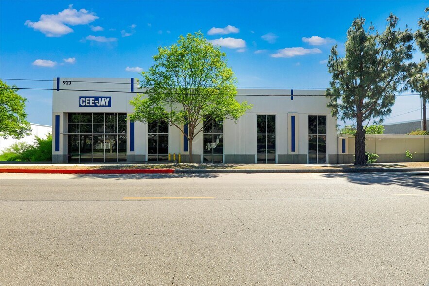 More Photos Of 920 W 10th St, Azusa Warehouse For Sale