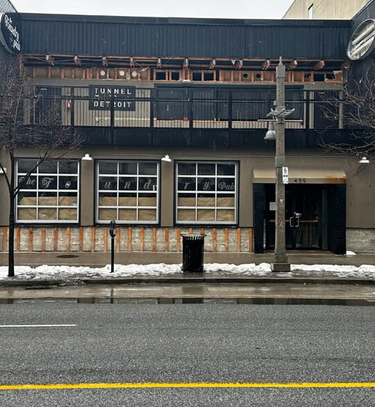 More Photos Of 459 Ouellette Av, Windsor Restaurant For Sale