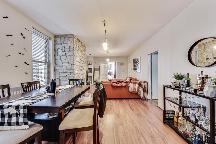 More Photos Of 2965 N Lincoln Ave, Chicago Storefront Retail Residential For Sale