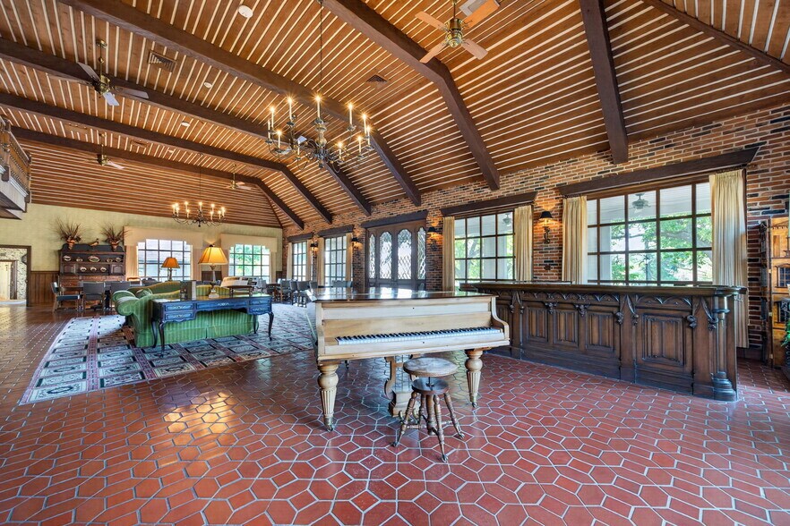 More Photos Of 1461 Highway EE, Winfield Specialty For Sale
