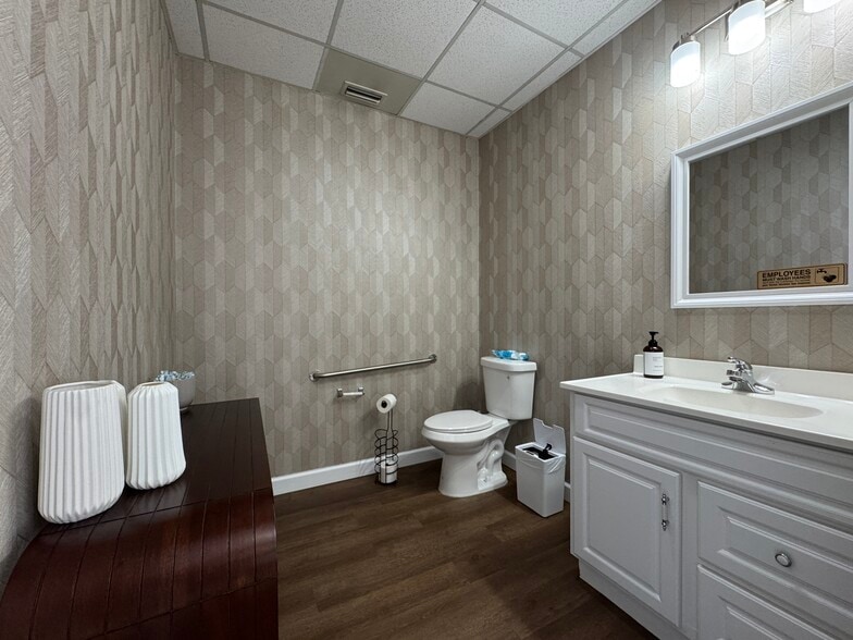 More Photos Of 10 Broadway, North Haven Storefront Retail Office For Lease
