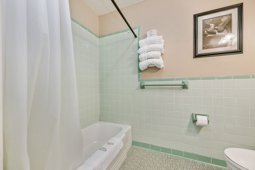 More Photos Of Falcon Motel, Stinnett Hotel For Sale