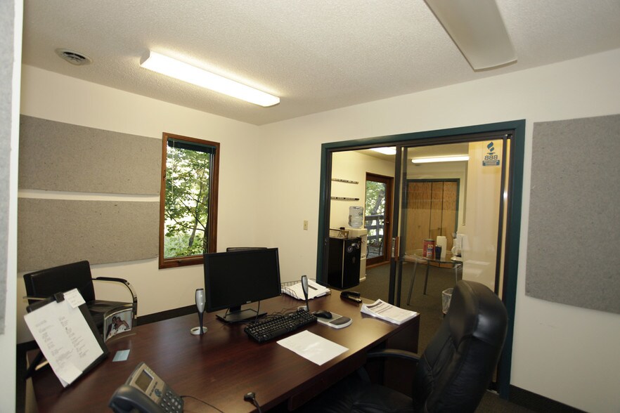 More Photos Of 3701 Shoreline Dr, Orono Coworking Space