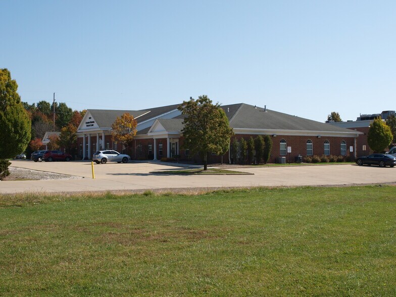More Photos Of 16706 Chillicothe Rd, Chagrin Falls Office For Lease